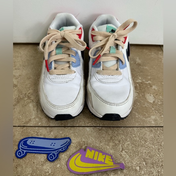 Kids Nike Air Max 90 with unique Velcro stickers for a true custom shoe - Picture 3 of 7